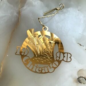 Ornament Gold toned Chicago skyline. John Hancock, Sears Tower